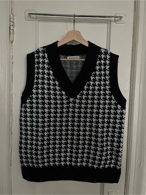 Black & White Houndstooth Knit Sweater Vest